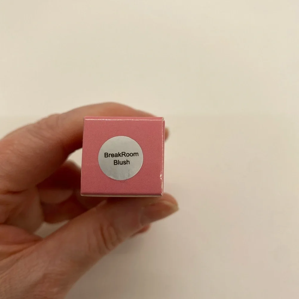 NWT BossGloss Lip Gloss in BreakRoom Blush (sparkly pink) 0.5 ml Full Size